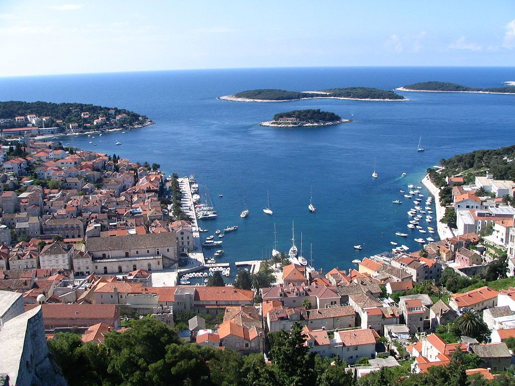 1024px-Hvar_grad.JPG