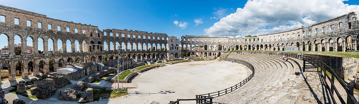 1200px-Anfiteatro_de_Pula,_Croacia,_2017-04-16,_DD_01-06_PAN.jpg