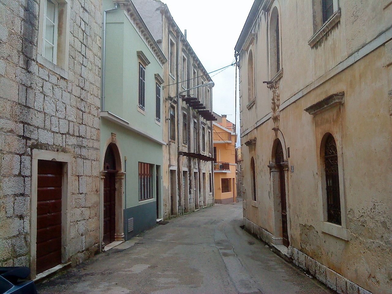 1280px-Blato_na_Korčuli.07875.JPG