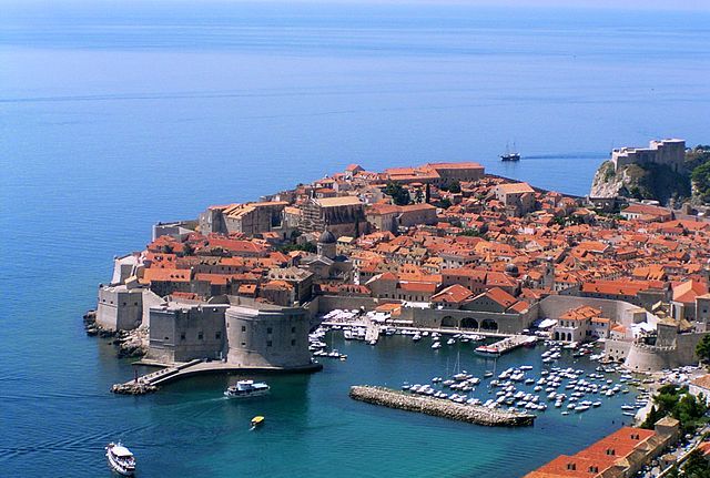 640px-Old_town_of_dubrovnik.jpg