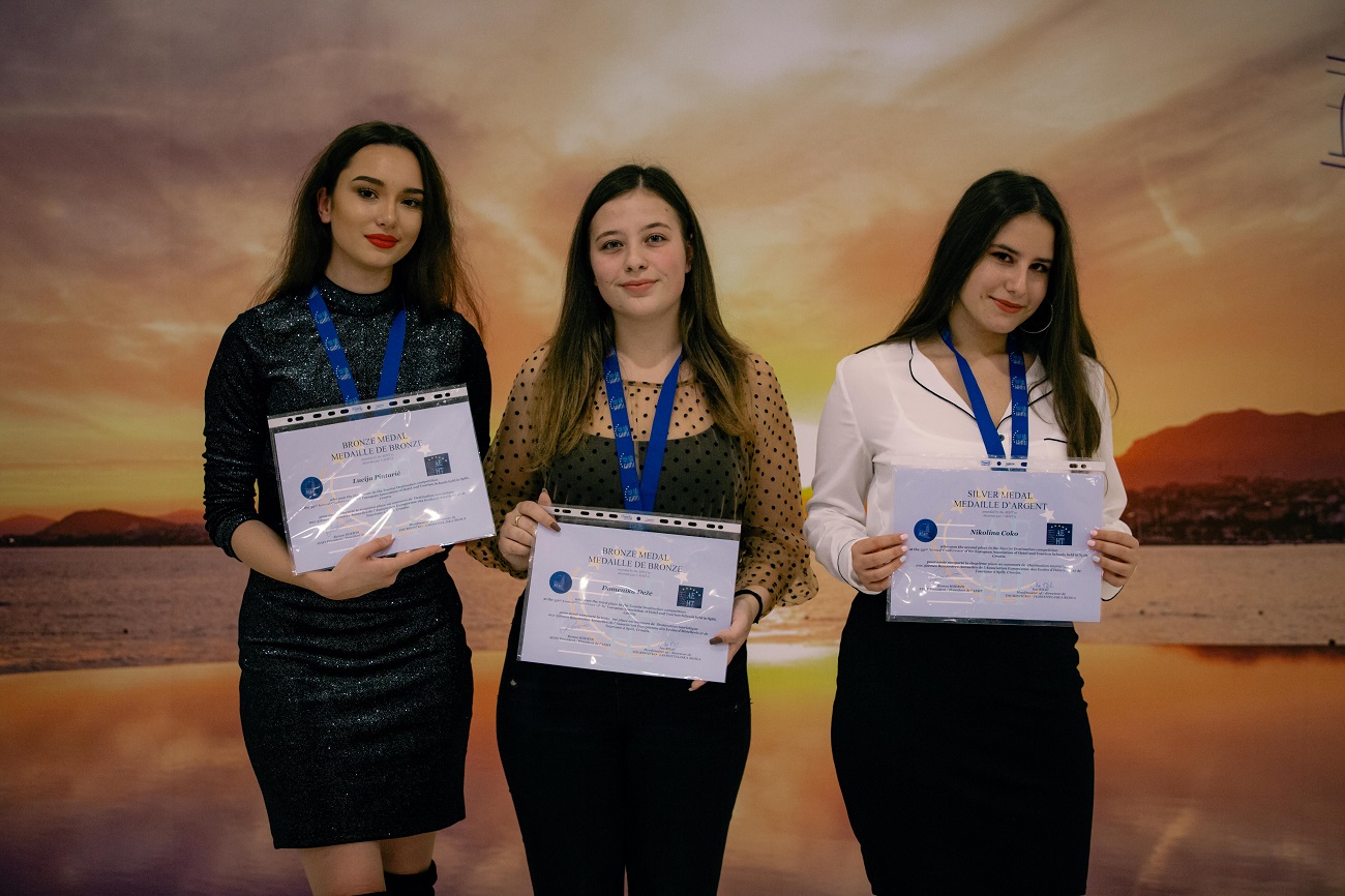 AEHT_dodjela_pobjednici_s lijeva_Lucija Pintaric, 3. mjesto Varazdin, Domenika Deže 3. mjesto Osijek i Nikolina Coko, 2. mjesto Sibenik.jpg