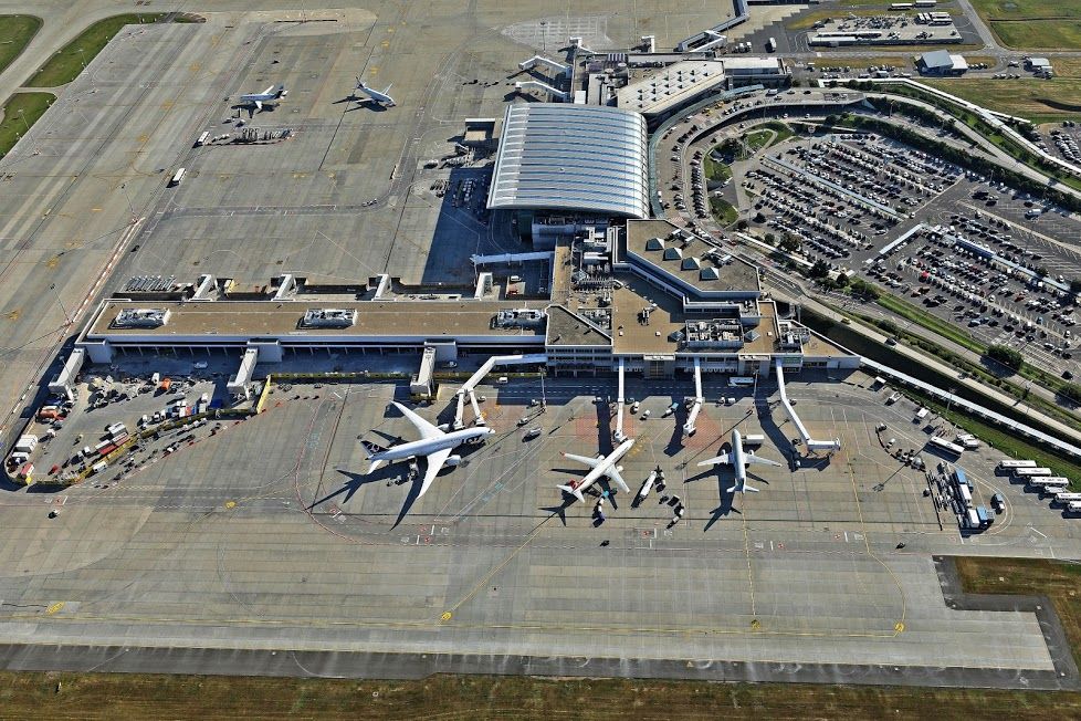 BUD Terminal 2 with brand new Pier B and LOT 787.jpg