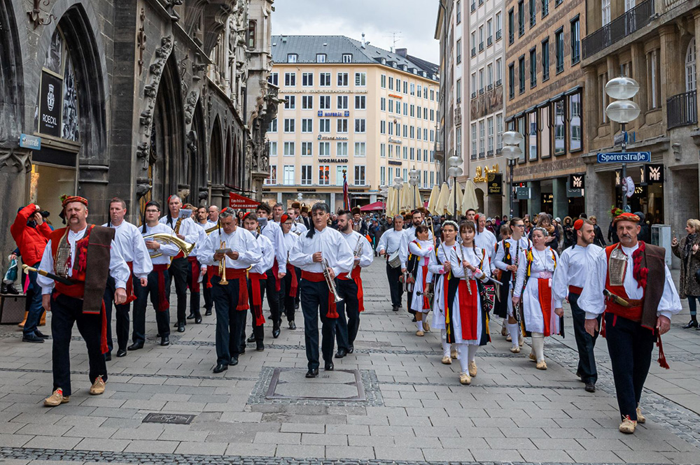 Defile-gradske-glazbe-centrom-grada.jpg