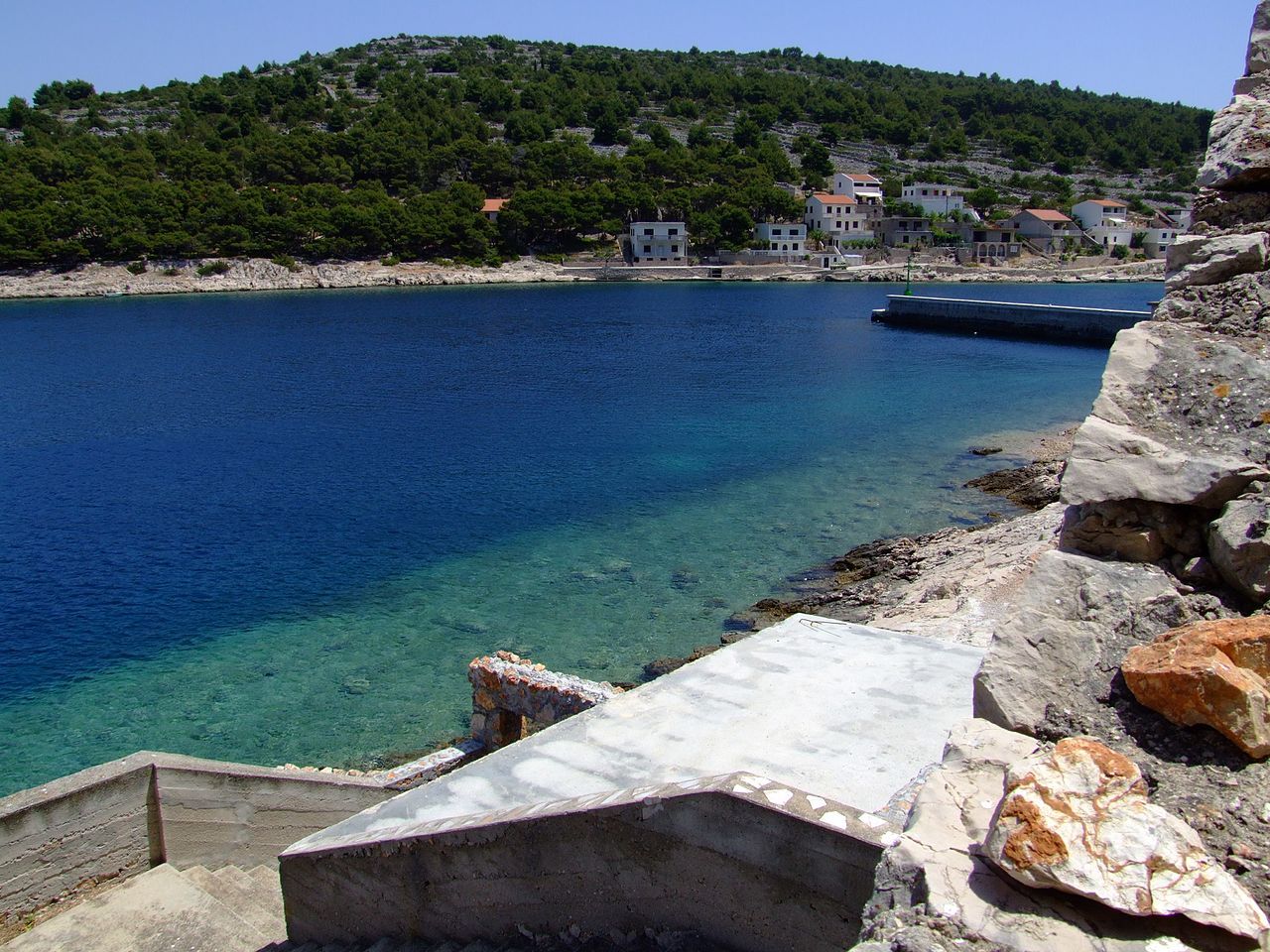 La_baia_di_Zirje_-_panoramio.jpg