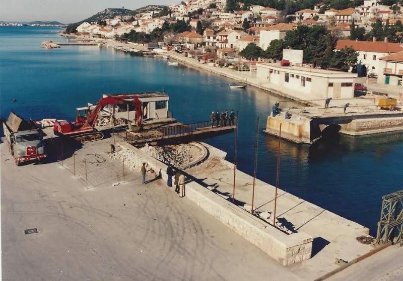 Reconstruction of the bridge 1990.jpg