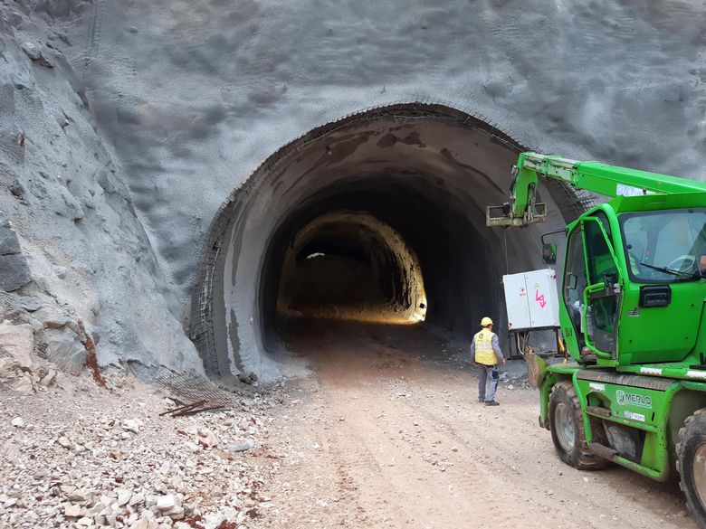 croatian_island_brac_tunnel_02.jpg