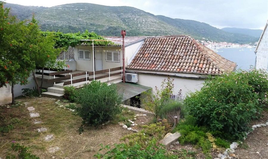 vis kut stone house sale property properties estate kamena kuca kuce prodaja nekretnine vis 4.jpg