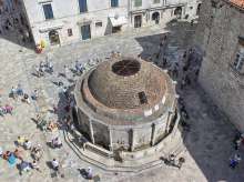 Tourism Ministry Grants €2.07m to 307 Travel Agencies Hit by Coronavirus Crisis