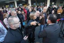 Chambers of Physicians, Nurses Criticise Protests Against COVID Certificates, Testing