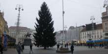 2020's huge Zagreb Christmas tree