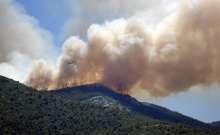 Istrian Firefighters Giving Tourists Info About Fires at Border Crossing