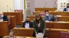MP Removed from Parliament Chamber for Refusing to Wear Face Mask