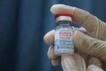Over 10,000 Receive First COVID Shot in Two Days, Gov't Tweets