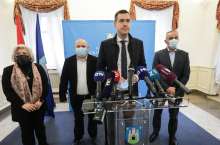 A press conference of HDZ and HSLS representatives in the City Assembly on the situation in Zagreb Holding was held in the Old Town Hall.