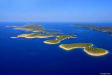 The Jewels of Hvar Town: A Guide to the Paklinski, Pakleni Islands