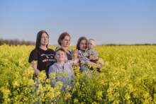 Ukrainians in Đurđevac Captured by South African Photographer Joubert Loots (PHOTOS)