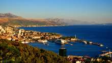 Peak Season: Crowds at Split Ferry Port, Traffic Stretches One Kilometer in Supetar